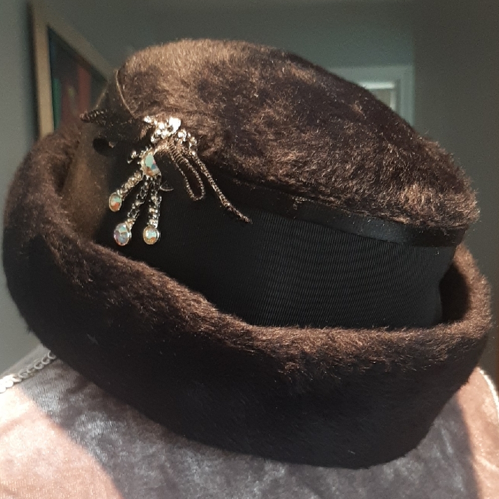 60's VINTAGE🖤A Town&Country CASUAL Elegant FELTED Black PILLBOX Hat